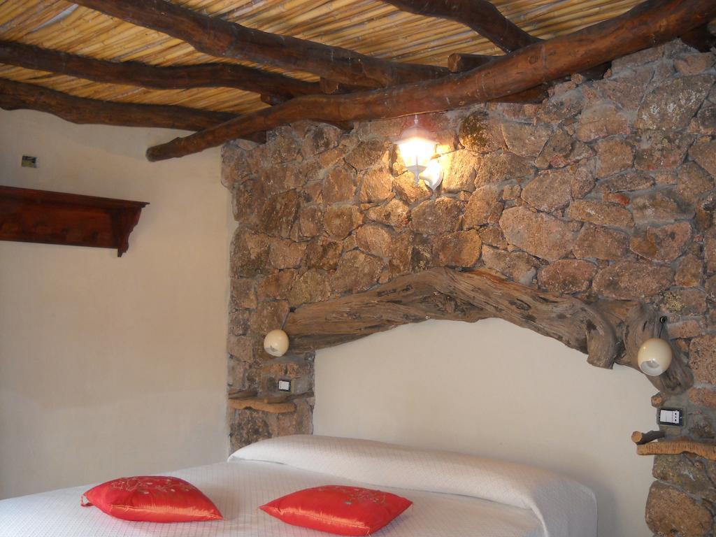 Munduge B&B Lotzorai Δωμάτιο φωτογραφία