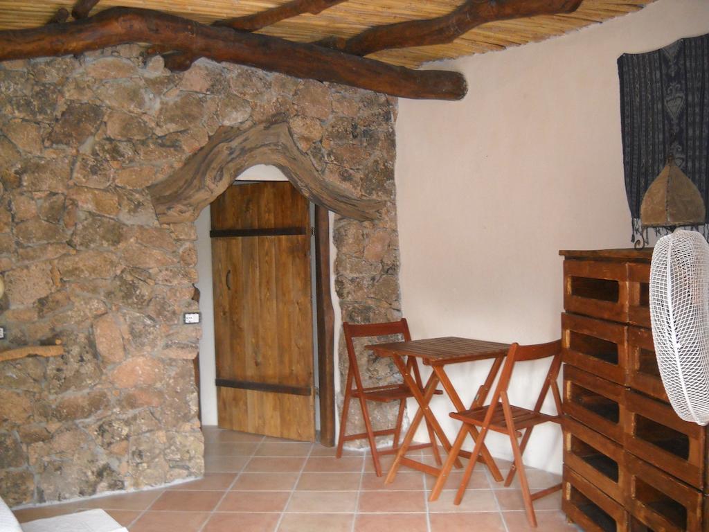 Munduge B&B Lotzorai Δωμάτιο φωτογραφία