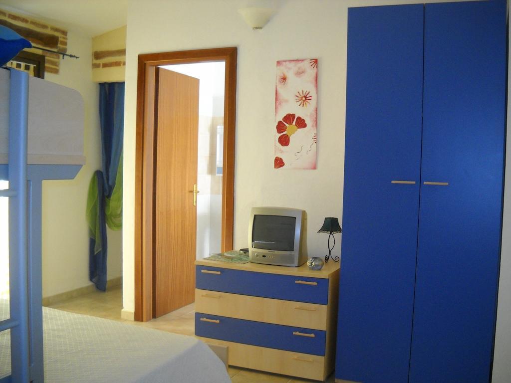 Munduge B&B Lotzorai Δωμάτιο φωτογραφία