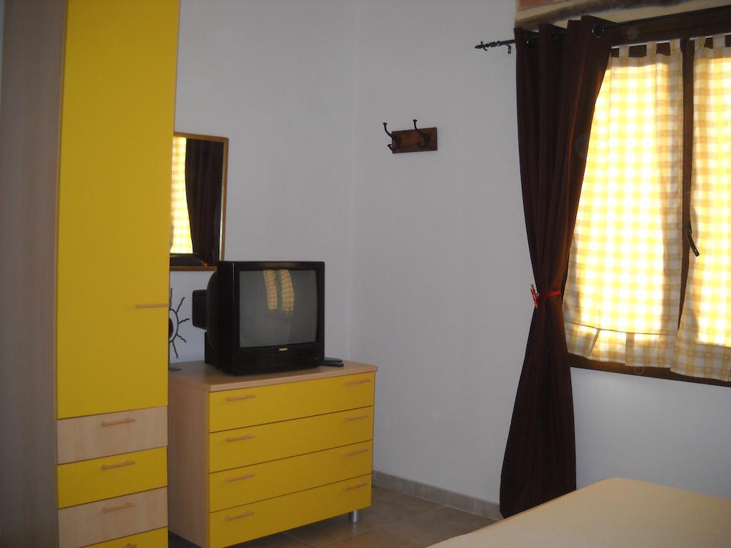 Munduge B&B Lotzorai Δωμάτιο φωτογραφία